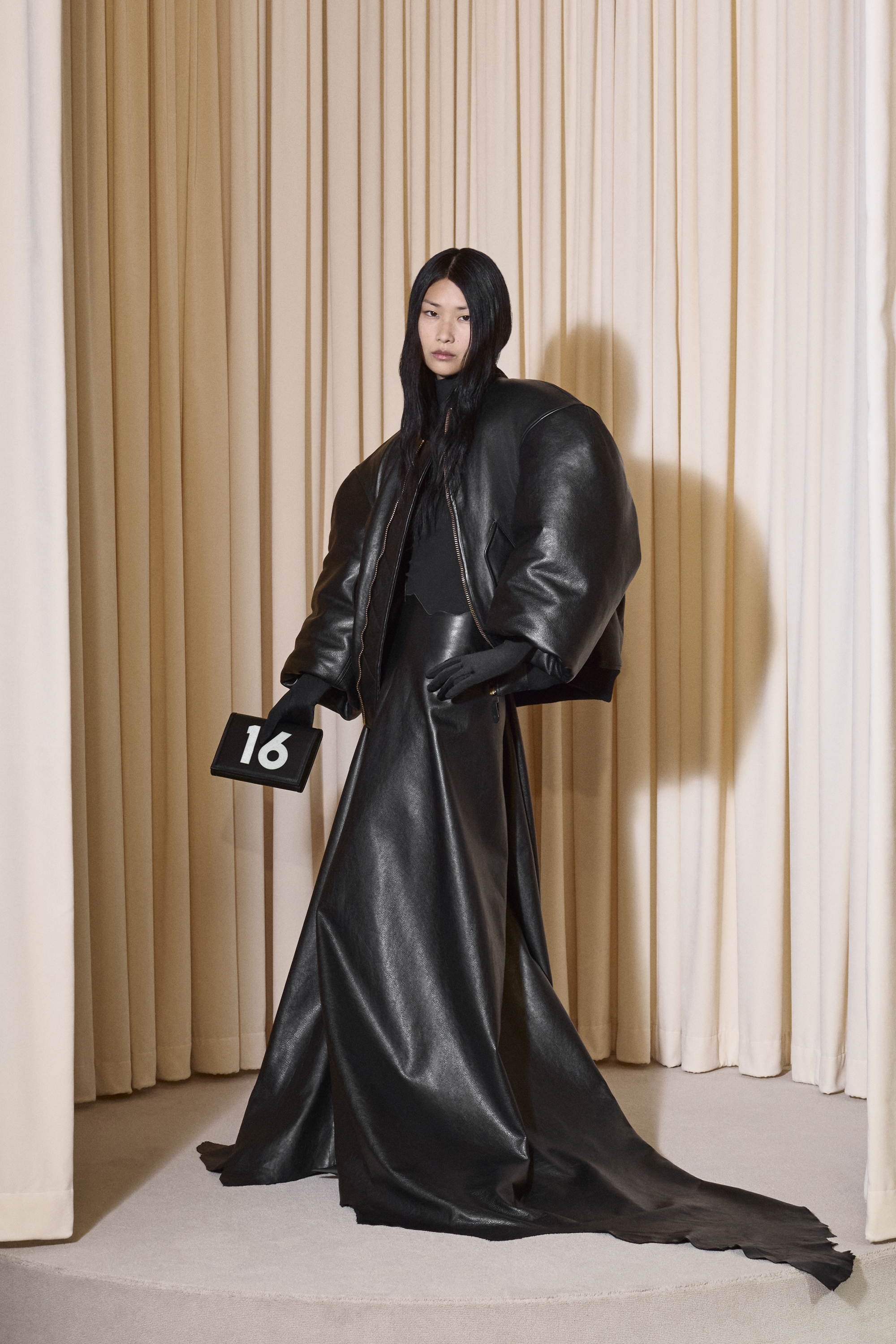 COUTURE 53RD 2X3 2000x3000 0092 Balenciaga Couture24 LOOK 16 FRONT JESSICA 0988