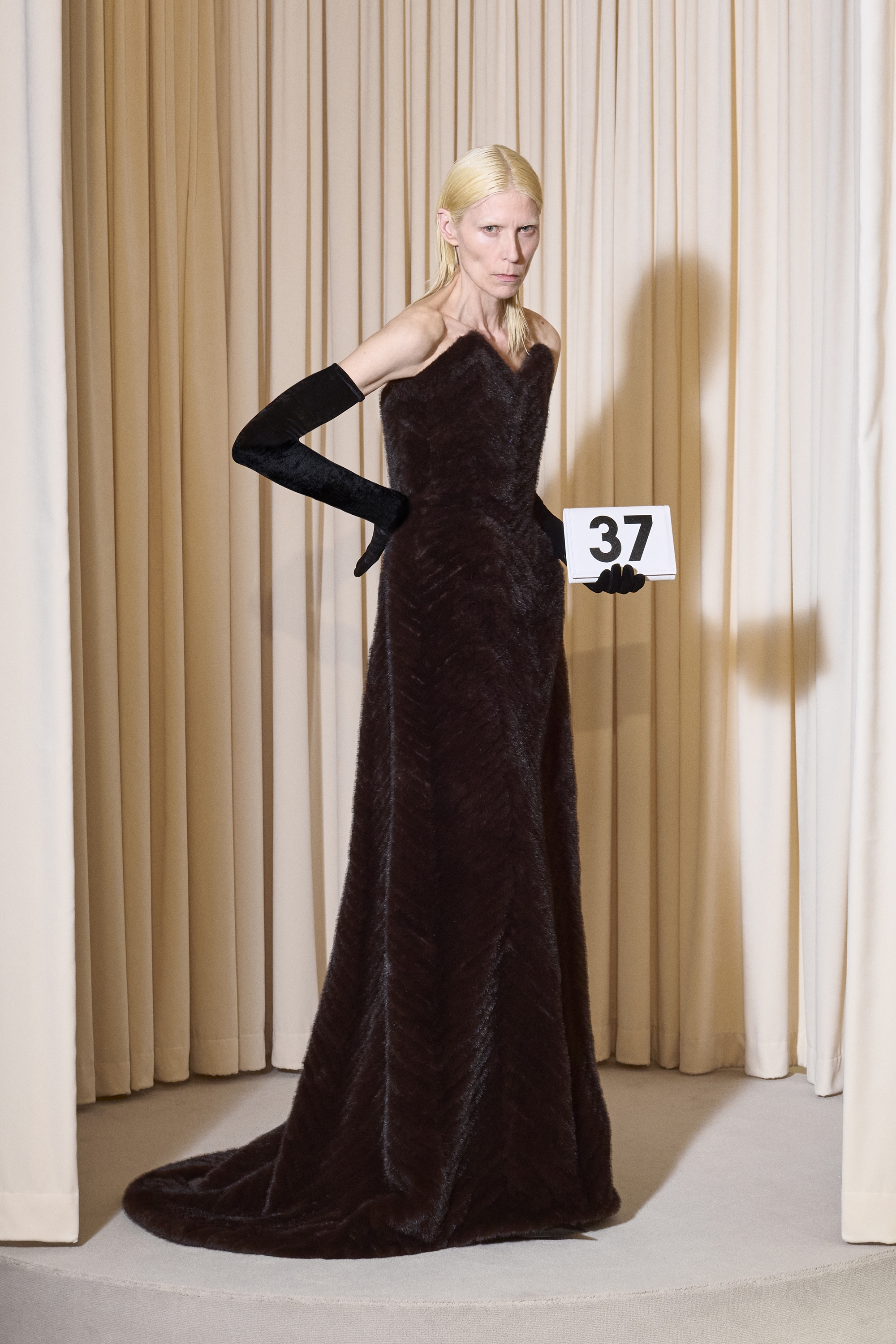 COUTURE 53RD 2X3 2000x3000 0008 Balenciaga Couture24 LOOK 37 FRONT MINTTU 1381